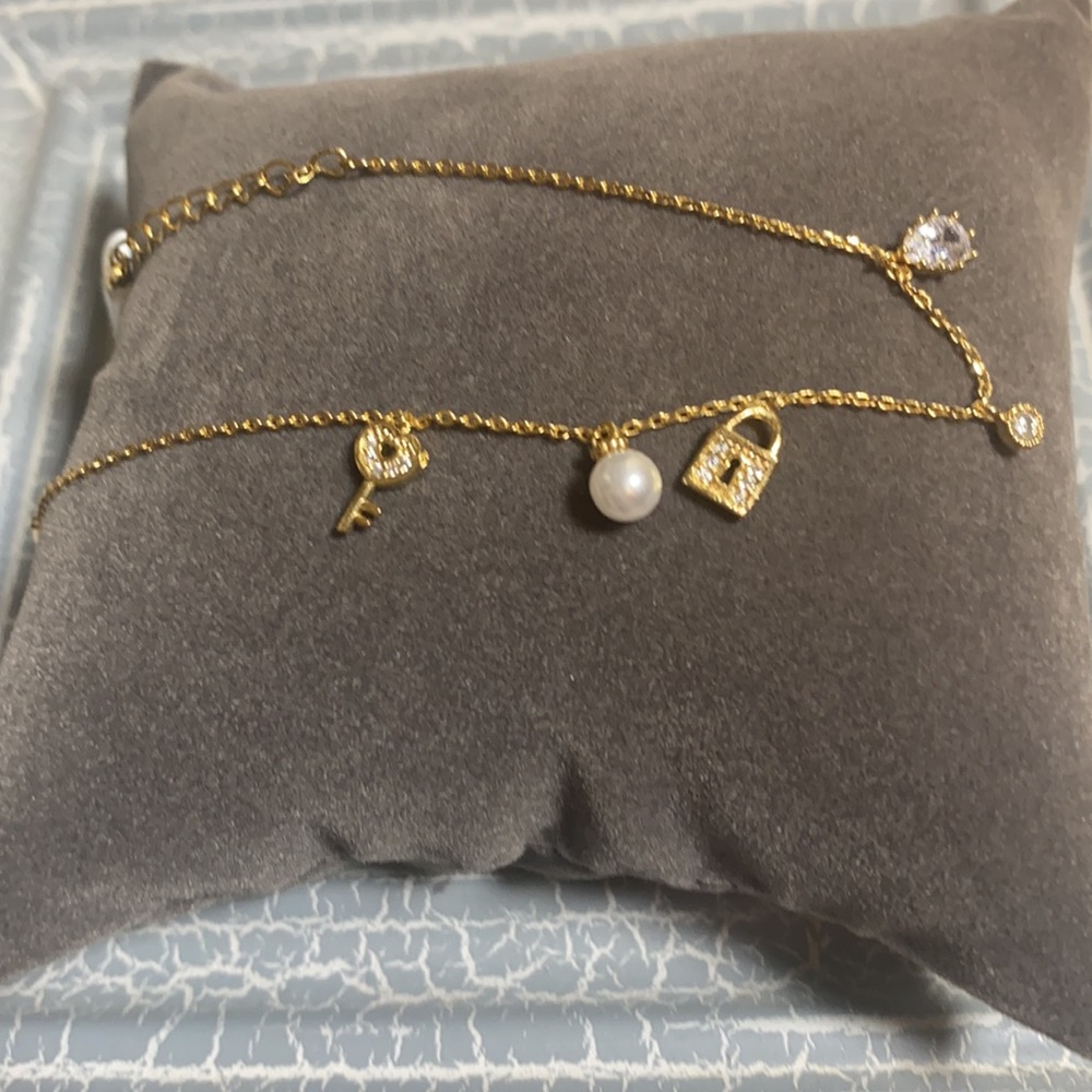 Beautiful gold fashion bracelet. 7.5” NWT